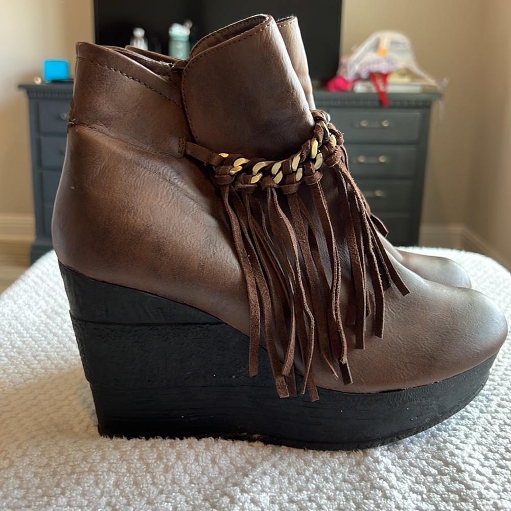 Sbicca Vintage Collection Brown Leather Fringe Wedge Booties with gold chain